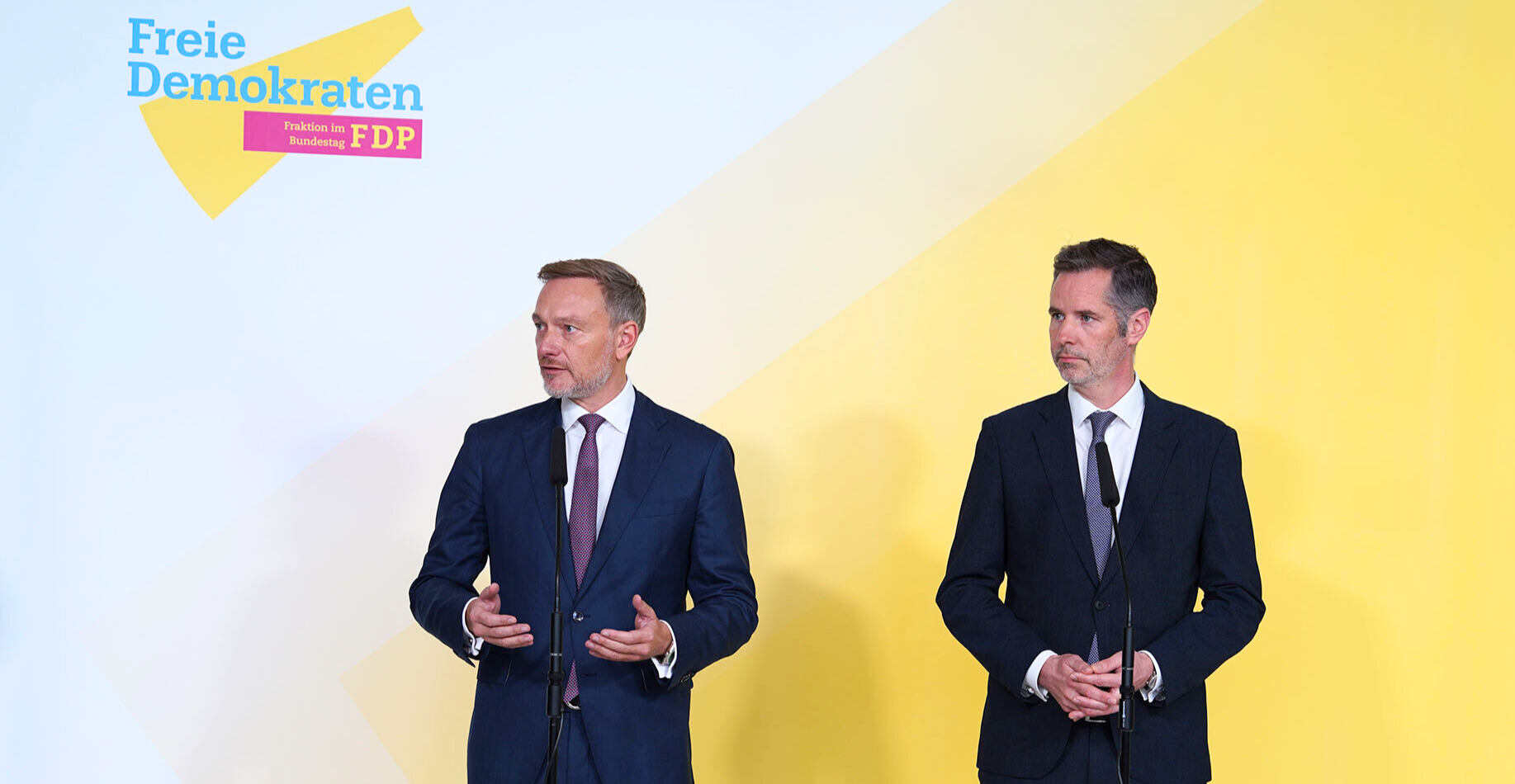 Lindner und Dürr auf der Pressekonferenz des Wirtschaftsgipfel. 