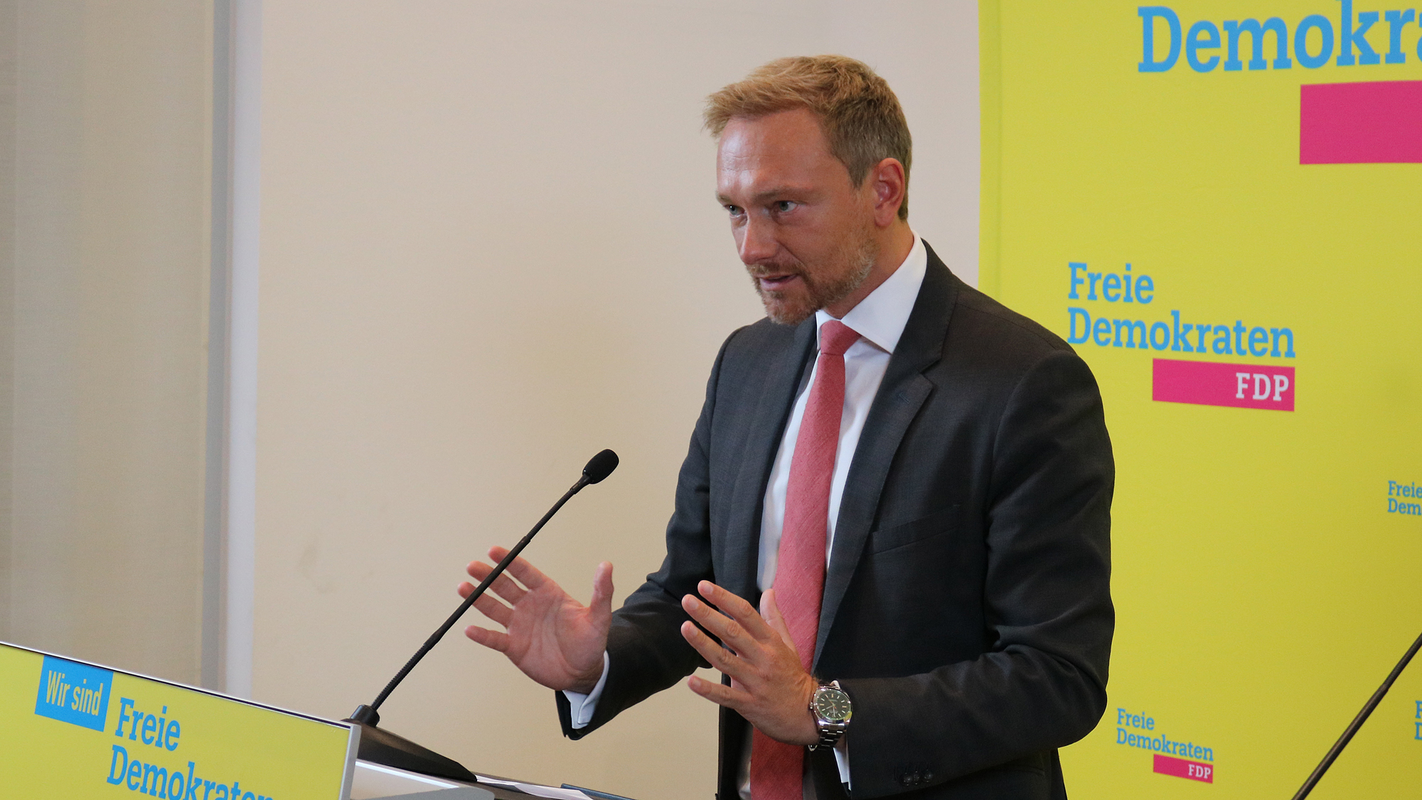 Christian Lindner kritisiert die Arbeitsbilanz der Großen Koalition