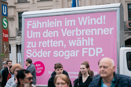 Banner beim Wahlkampfendspurt in München. 