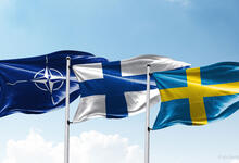 Flaggen von Finnland, Schweden und der NATO