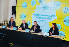 Tobias Roth, Christian Neef, Dr. Volker Wissing, Bettina Lauer bei der Präsentation der Verkehrsentwicklung in Deutschland im Rahmen der Verkehrsprognose 2040.