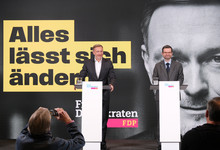 Lindner und Buschmann auf der Bühne. 