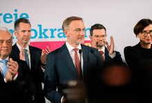 Kubicki, Dürr, Lindner, Buschmann und Stark-Watzinger am Wahlabend auf der Bühne. 