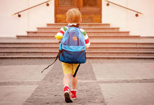 Kind vor Schule