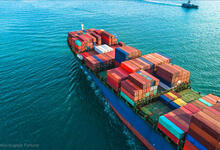 Container-Schiff, Meer