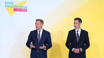 Lindner und Dürr auf der Pressekonferenz des Wirtschaftsgipfel. 