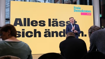 Lindner vor dem Kampagenslogan. 