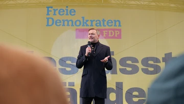 Lindner auf der Bühne. 