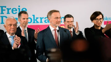 Kubicki, Dürr, Lindner, Buschmann und Stark-Watzinger am Wahlabend auf der Bühne. 